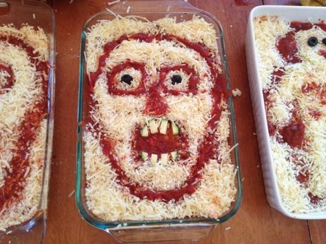 Halloween Lasagna, Vegan Family Dinner, Creepy Food, Halloween Pizza, Pumpkin Mac And Cheese, Vegetarian Main Course, Themed Dinner, Scary Face, Vegan Kids