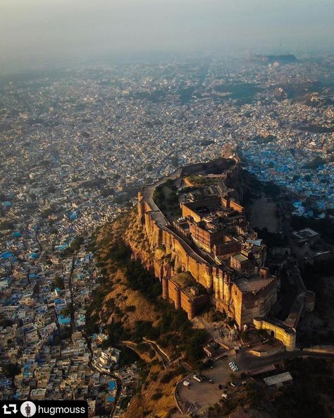 Castles and Palaces on Instagram: “Mehrangarh Fort in Jodhpur, Rajasthan, India. This 15th century fortress is one of the largest in India. It stands on a 410m hill…” Jodhpur Photography, Mehrangarh Fort Jodhpur, Mehrangarh Fort, Rajasthan Tour, Jaipur Travel, India Tourism, India Travel Guide, Secret Escapes, Poses Women