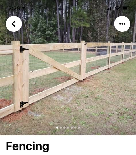 Front Entrance Fence Ideas, Wood Pasture Fence, Pony Fence Ideas, Wooden Fences And Gates Backyards, Farmhouse Fence Ideas Front Yards, Wood Horse Fence, Horse Fence Ideas, Cheapest Fence Ideas, Cow Fence