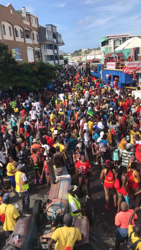 #SMALL AXE BAND FANS CAME OUT IN LARGE NUMBERS ON JOUVERT MORNING CARNIVAL DAY IN ST KITTS... St Lucia Carnival, Jouvert Outfit, Carnival Carribean, Jouvert Carnival, Bsf Activities, Barbados Carnival, Carribean Culture, Carnival Day, Jamaica Carnival