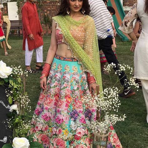 Hania Amir in a signature #NomiAnsari floral bridal for #NaMaloomAfraad2 #BTS #HamnaAmirJewelry @haniaheheofficial @nomiansari #weddingformals #weddingseason #formals #fashion #thepakistanibride Haniya Amir, Mehendi Night, Desi Couture, Bridal Suit, Mehndi Outfits, Mehndi Dresses, Pakistani Women Dresses, Floral Lehenga, Hania Amir