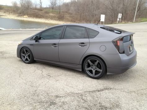 18"x8.5" Forgestar CF-5s in matte gray, with Nitto Motivos 235/40/18.  Car wrapped in 3M 1080 Scothcal wrap vinyl Matte Gray Metallic. Prius Accessories, Toyota Prius Custom, Prius Custom, Prius 30, Prius Car, Matte Cars, Corolla Toyota, Toyota Hybrid, Car Tech