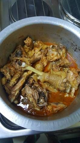 Kuku Kienyeji (organic chicken) stew Kienyeji Chicken Recipe, Chicken Stew Recipe, Stew Chicken Recipe, Cooking Tomatoes, Boiled Chicken, Organic Chicken, How To Dry Rosemary, Stew Recipe, Chicken Stew