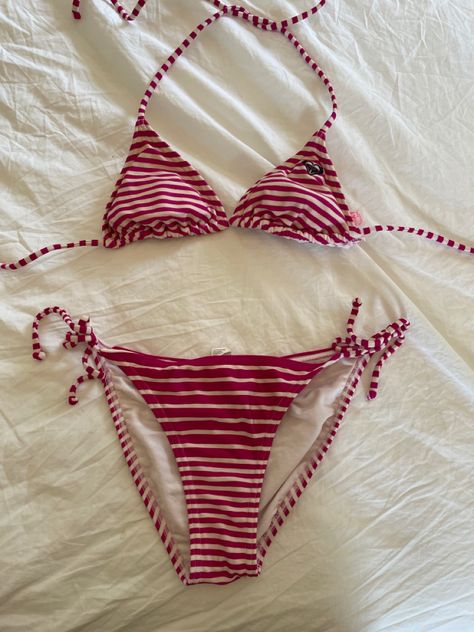 One Piece Swimsuit Cute, 90s Bikinis Vintage, 2000s Swimwear, Aesthetic Bathing Suits, Y2k Bikinis, Y2k Swimwear, Bathing Suit Fits, Cute Summer Bikinis, Vintage Bikinis