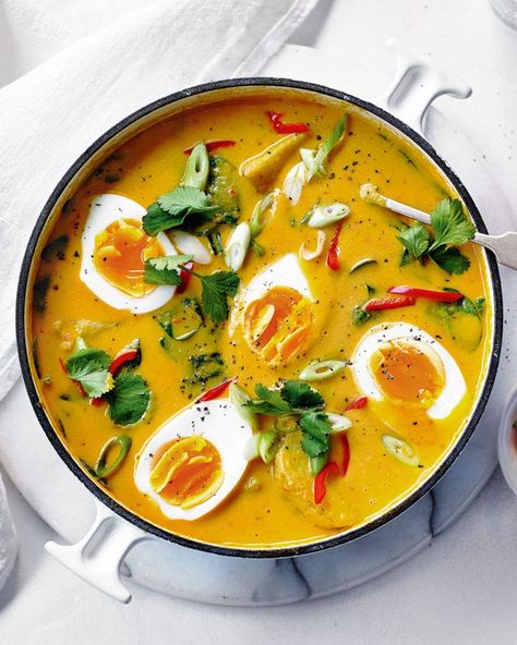 Aromatic egg, spinach and potato curry | delicious. magazine Curry With Spinach, Vegetarian Curries, Egg Spinach, Curry Recipes Vegetarian, Bangkok Food, Vegetarian Main Course, Vegetarian Nutrition, Egg Curry, Vegan Recipes Videos