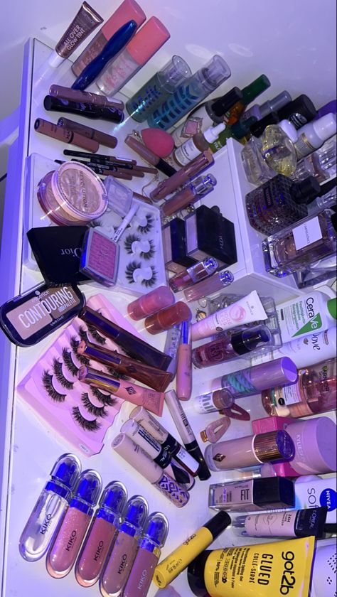 Profumo Victoria Secret, Makeup Beauty Room, Makeup Collection Goals, Dag Make Up, Eksterior Modern, Flot Makeup, Makeup Drawer Organization, Makeup Drawer, Gloss À Lèvres