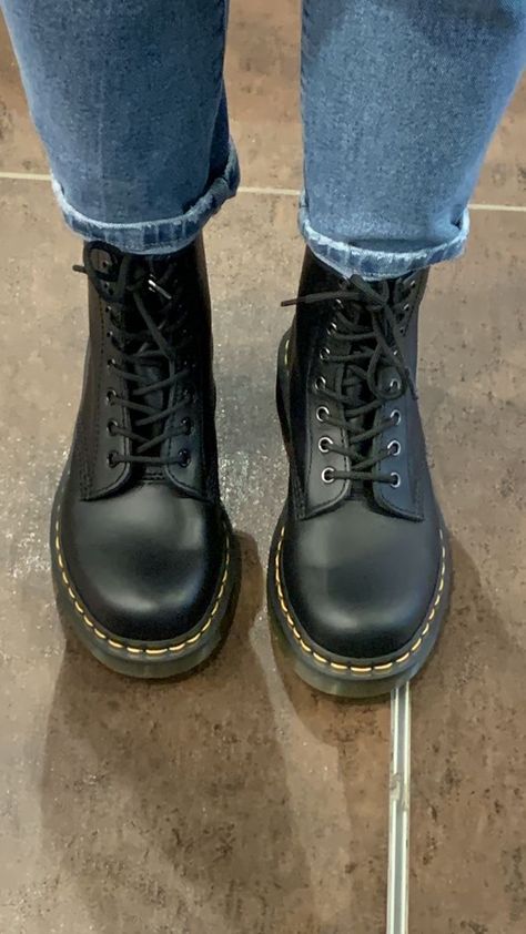 Doc Martins Outfits Aesthetic, Dock Martens, Aesthetic Dr Martens, Dr Martens Fashion, Dr Martens Aesthetic, Combat Boots Aesthetic, Dr Martens Boots Outfit, Jadon Dr Martens, Doc Martens Aesthetic