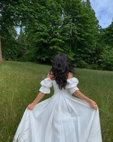 6,657 Likes, 255 Comments - Mobina | Fashion & Lifestyle (@mobinapeiman) on Instagram: “Free 🕊🍃” Fan Outfits, Ireland Dress, First Day Outfit, Fantasy Magic, Cottage Core Aesthetic, Rich Girl, Photography Inspo, Dream Clothes, Ball Dresses