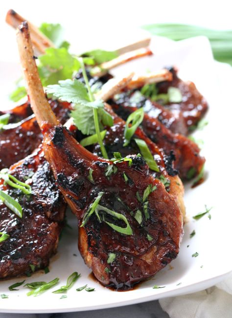 Lollipops Recipe, Ham Ideas, Lamb Lollipops, Ham Dinner, Lamb Chop Recipes, Easy Ham, Christmas Ham, Lamb Dishes, Chops Recipe