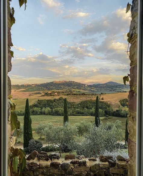 Italy Vibes, Peisaj Urban, Under The Tuscan Sun, Italian Countryside, Italy Aesthetic, Italian Summer, Northern Italy, Jolie Photo, Nature Aesthetic