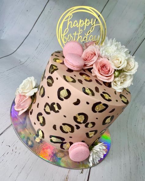 Leopard Cake Ideas, Cheetah Print Birthday Cakes, Cheetah Print Cake Ideas, Leopard Print Cakes Ideas, Animal Print Birthday Cake, Leopard Birthday Cake, Two Wild Birthday Cake, Leopard Print Birthday Cake, Cheetah Print Cake