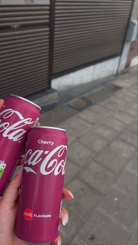 Coca Cherry, Coca Cola Cherry, Homemade Recipe Books, Coke Cola, Cherry Cola, Cherry Flavor, Starbucks Drinks, Cherry Red, Food Cravings