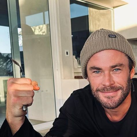 Thor Odinson, Chris Hemsworth Thor, Male Celebrities, Membership Card, Piece Of Cake, Piece Of Cakes, Make It Through, Chris Hemsworth, Celebrities Male