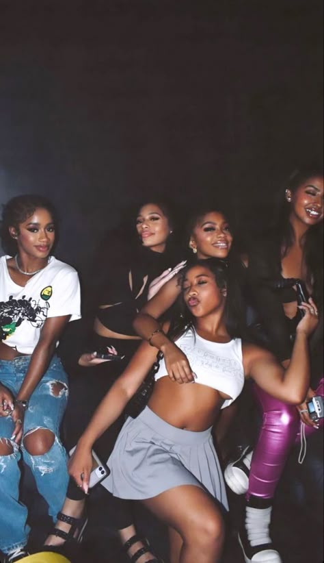 Black Girls Night Out Aesthetic, Group Pfp Ideas, Group Of 5 Friends Aesthetic, Friend Group Quotes, Black Friend Group, Friends Group Photo, Friend Group Pictures, Matching Outfits Best Friend, Go Best Friend