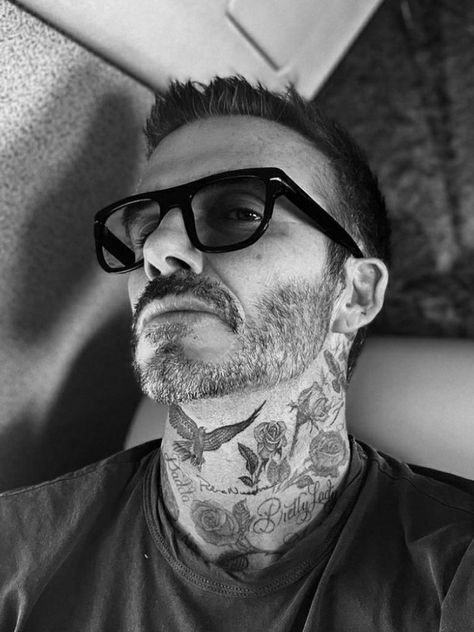 David Beckham Neck Tattoo, David Beckham Wallpaper, David Beckham Tattoos, Hals Tattoo Mann, David Beckham Photos, Family First Tattoo, Side Neck Tattoo, David Beckham Style, Sun Glasses Women