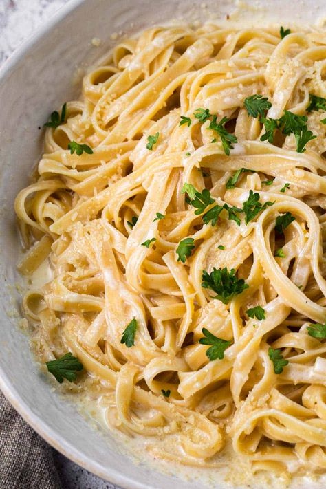 Nothing beats an Easy Fettuccine Alfredo sauce like this one! This version is homemade and made with heavy cream, parmesan cheese, butter, and your favorite pasta! The sauce is rich and creamy and easy enough for a weeknight meal. Ready in about 30 minutes-really! Alfredo Sauce Recipe Easy Heavy Cream, Cottage Cheese Alfredo, Easy Fettuccine Alfredo, Easy Fettuccine, Fettuccine Alfredo Sauce, Healthy Alfredo Sauce, Alfredo Sauce Easy, Pasta Sauce Recipes Tomato, Alfredo Sauce Recipe Easy