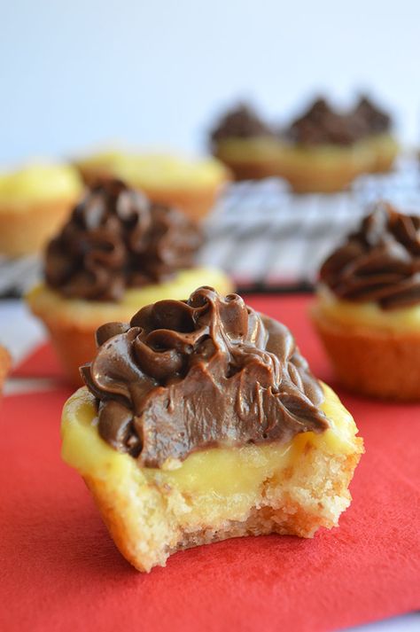 Chocolate Ganache Frosting Easy Eclair Recipe, Eclair Cookie, Easy Eclairs, Dream Cookies, Cookie Cups Recipe, Eclair Recipe, Chocolate Ganache Frosting, Sugar Cookie Mix, The Whoot