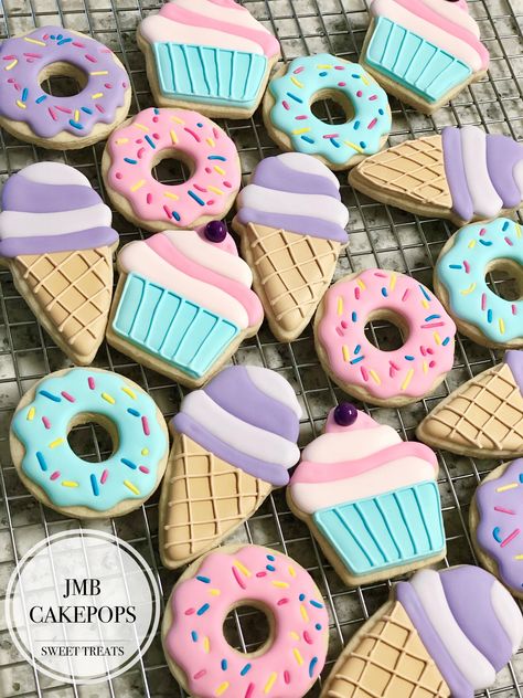 Wreath Candy, Donut Birthday Parties, Donut Birthday, Diy Candy, Jojo Siwa, Candy Land Christmas, Candy Land, Christmas Door, Christmas Nails