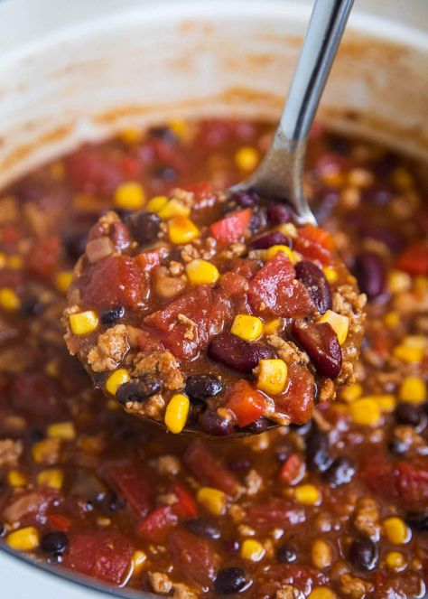 EASY One-Pot Healthy Turkey Chili Recipe - I Heart Naptime Stove Top Turkey Chili, Simple Turkey Chili Recipe, Turkey Chili Recipe Easy, Healthy Turkey Chili, Healthy Chili Recipe Turkey, Easy Turkey Chili, Ground Turkey Chili, Chili Recipe Healthy, Turkey Chili Healthy