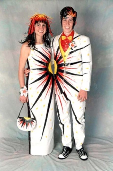 17 Hilariously Random Photos Sure To Entertain - Funny Gallery Weird Prom Dress, Awkward Prom Photos, Worst Prom Dresses, Duct Tape Clothes, Duct Tape Prom Dress, Duct Tape Dress, Couple Prom, Funny Prom, Prom Couples