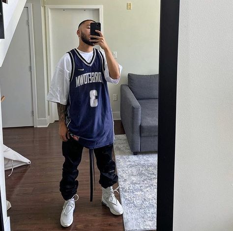 Jersey Shirt Outfit, Nba Jersey Outfit, Jerseys Outfit, Basketball Jersey Outfit, Mens Clothing Trends, Drippy Outfit, Nba Outfit, Shirt Outfit Men, Pants Outfit Men