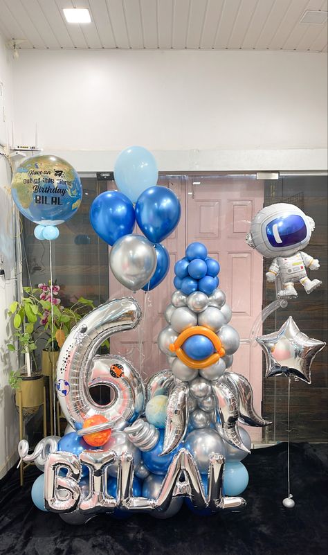 Rocket sculpture Birthday Party Theme Decorations, Balloon Bouquet, Hanukkah Wreath, Birthday Party Themes, Rocket, Kids Birthday, 1st Birthday, Bouquets, Balloons