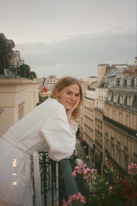 Isabelle Heikens, City Life, Paris, Film, Instagram