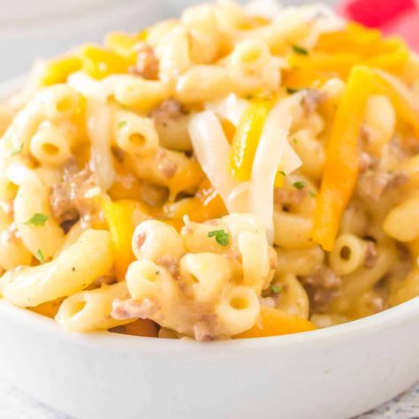 You won't have to ask the kids twice to come to the table when you put this crazy good, one-pot Hamburger Mac and Cheese in front of them! #RealHousemoms #hamburger #macandcheese #burgermac #cheese #groundbeef #pasta #easydinner #onepot #backtoschool Hamburger Mac, Hamburger Mac And Cheese, Come To The Table, Kraft Mac N Cheese, Hamburger Recipe, Healing Diet, Hamburger Recipes, Main Event, Allergy Friendly