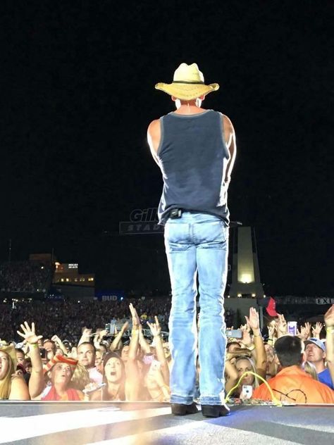 Kenny Chesney Concert Outfit, Kenny Chesney Songs, Kenny Chesney Videos, Kenny Chesney Tour, Kenny Chesney Quotes, Kenny Chesney Concert, Kenney Chesney, Real Cowboys, Best Country Music