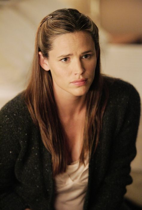 Jennifer Garner's birthday is April 17,1972; Her character on Alias, Sydney Bristow, was born April 17, 1975. #Alias Jennifer Garner Alias, Jennifer Garner Hair, Jen Garner, Sydney Bristow, Lena Olin, Michael Vartan, Victor Garber, Gina Torres, Arizona Robbins