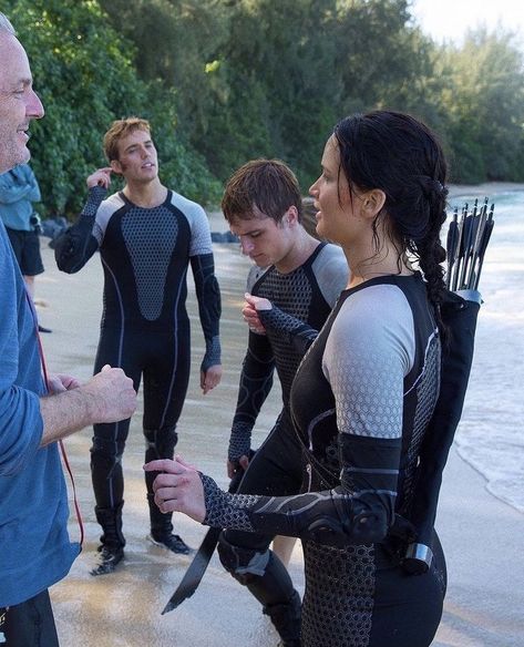 Hunger Games Matching Pfp, Everlark Wallpaper, Petta Malark, Hunger Games Behind The Scenes, Jeniffer Lawrance, Hunger Games Finnick, Hunger Games Wallpaper, Hunger Games Peeta, Hunger Games Katniss