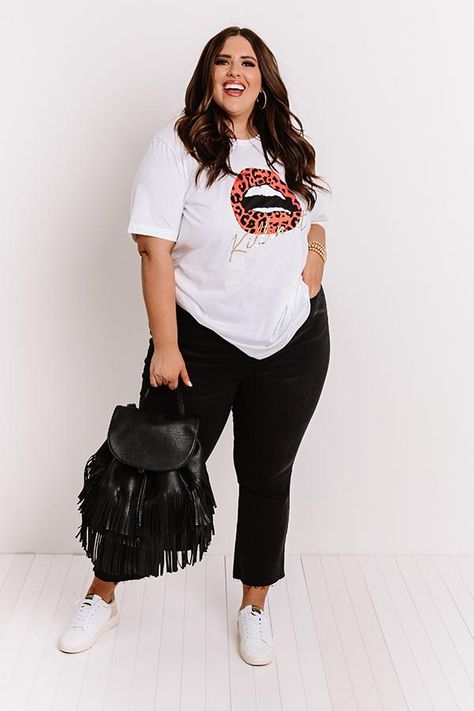 Graphic Tee Plus Size Outfit, Plain Tee Outfit, Black Jeans Outfit Spring, White Tshirt And Jeans, Bangkok Dress, Jeans Outfit Spring, Summertime Outfits, Black Jeans Outfit, Plain Outfits