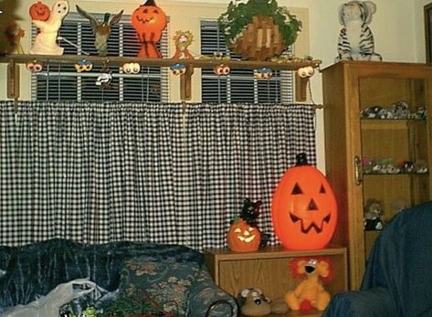 Early 2000 Halloween, 90s Halloween Decorations, Early 2000s Halloween, 90s Halloween Aesthetic, 2000 Halloween, 2000s Halloween, Childhood Halloween, 1980s Halloween, 1990s Halloween