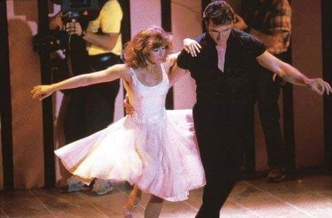 Dirty Dancing Costume, Patrick Swazey, Patrick Swayze Dirty Dancing, Dirty Dancing Movie, I Carried A Watermelon, Iconic Halloween Costumes, Jennifer Grey, 80s Men, Dancing King