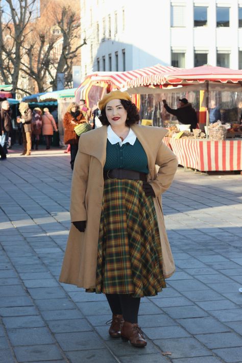 1940s Fashion Plus Size, Retro Plus Size Outfit, Cottage Core Fashion Plus Size, Curvy Vintage Outfits, Plus Size Cottagecore Outfits, Plus Size Dark Academia Fashion, Academia Glasses, Librarian Aesthetic Outfit, Dark Academia Plus Size