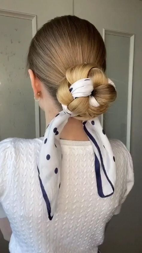 Learn the Look: Easy Scarf Braid Ideas for Beginners Beach Hairstyles For Long Hair, Hair Scarf Styles, Shorthair Hairstyles, Easy Hair Updos, Ribbon Hairstyle, Peinados Fáciles Para Cabello Corto, Hair Tutorials For Medium Hair, Hair Summer, Hair Up Styles