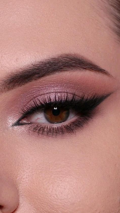 makeup eyes eyemakeuptutorial Dusty Rose Dress Makeup Look, Huda Beauty Rose Quartz Palette Looks, Homecoming Makeup Looks For Brown Eyes, Mauve Makeup Look Dusty Rose, Soft Glam Prom Makeup, Soft Fairy Makeup, Mauve Makeup Look, Glam Eye Makeup Tutorial, Rose Quartz Palette