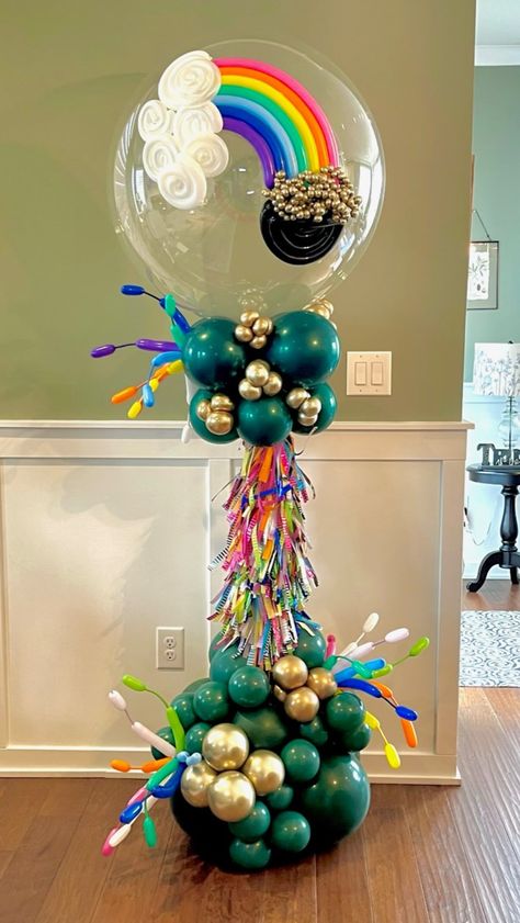 St Patrick Balloon Decoration, St Patrick’s Day Balloons, Easter Balloon Columns, Balloon Inspiration, Rainbow Balloon Arch, Balloon Creations, San Patrick, Balloon Arches, Balloon Ideas