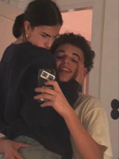 Image Couple, Photographie Portrait Inspiration, Couple Goals Teenagers, Couples Vibe, The Love Club, Foto Poses, Boyfriend Goals, Cute Couples Photos, Relationship Goals Pictures