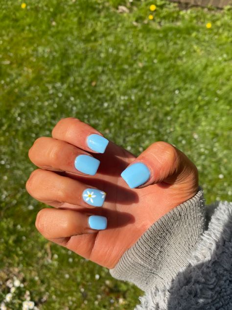 Spring Nails Blue With Flowers, Simple Nail Designs For Moms, Blue Nails With Daisy Design, Summer Nails 2023 Gel Short Simple, Spring Nails 2024 Trends Blue, Spring Nails 2024 Blue, Simple Short Spring Nails, Simple Spring Nails Short Square, Simple Summer Nails Blue