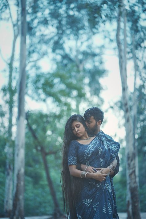 Love, walk, mood, fun Che Guevara Photos, Rain Love, Couple Aesthetics, Photo Stills, Wedding Stills, Best Poses For Photography, Romantic Photos Couples, Romantic Couples Photography, Wedding Couple Poses Photography