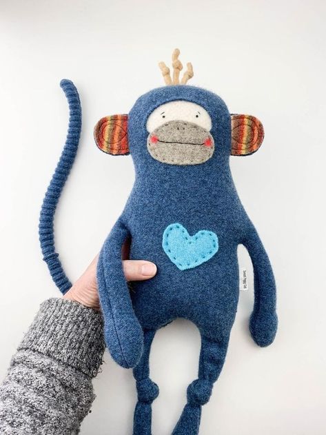 Dog Toy Sewing, Handmade Stuffed Toys, Handmade Stuffed Animals, Toy Sewing, Animal Sewing Patterns, Sewing Stuffed Animals, Baby Sewing Projects, Monster Dolls, Lazy Dog