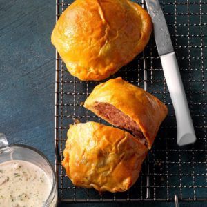 Ground Beef Wellington, Valentine Dessert, Beef Wellington Recipe, Beef Wellington, Crescent Rolls, Taste Of Home, Tortellini, Pavlova, Ground Beef Recipes