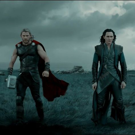 Marvel Duos, Loki And Thor, Black Scene, Thor And Loki, Loki Wallpaper, Thor X Loki, Marvel Photo, Marvel Vs Dc, Loki Thor