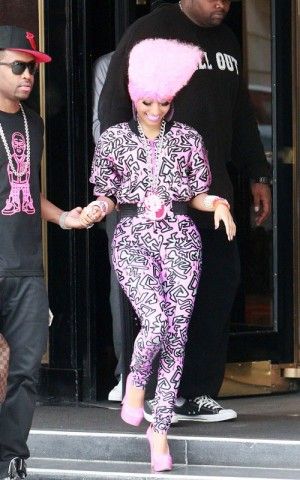 Nikki Minaj wearing Cassette Playa - Street/ Print Easy French Twist, French Twist Updo, Nikki Minaj, Bun Tutorial, Camo Leggings, Nicki Minaj, Tattoo Images, Diy Hairstyles, Halloween Decorations