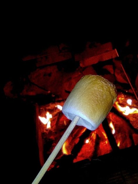 Roasting Marshmallows Aesthetic, Marshmallow Bonfire, Marshmallow On Fire, Boomerang Aesthetic, Marshmallow Fire, Ooty Trip, Burnt Marshmallow, Ber Months, White Marshmallows