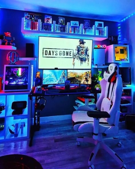 Cool Gaming Rooms, Room Ideas For Guys, Dorm Room Ideas For Guys, Gaming Room Ideas, Set Up Gamer, Games Room Inspiration, Mismatched Furniture, Gamer Bedroom, Small Game Rooms