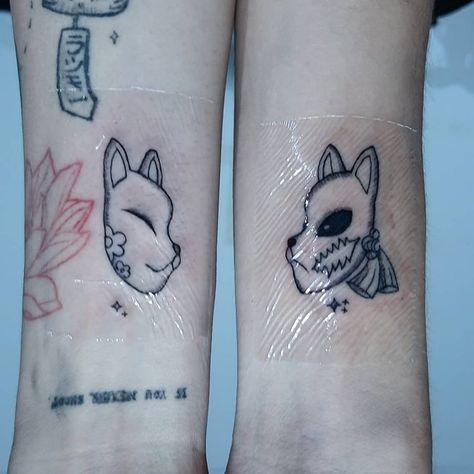 Matching Couple Tattoos Anime, Anime Friendship Tattoos, Best Friend Tattoos Anime, Sibling Anime Tattoos, Matching Tattoo For Cousins, Anime Sibling Tattoos, Anime Couple Tattoo Ideas, Matching Anime Tattoos Couples, Matching Tattoos Flowers