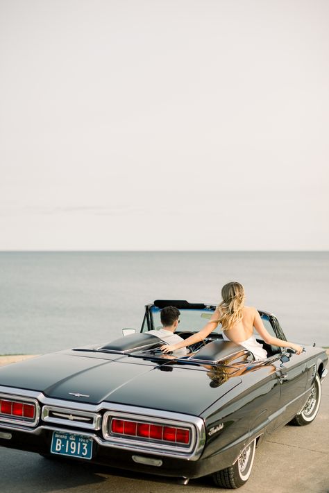 Classic Car Photoshoot Couple, Cabriolet Photoshoot, Classic Car Engagement Photos, Timeless Photoshoot, Vintage Car Engagement Photos, Love Poses, Retro Engagement Photos, Car Engagement Photos, Car Shoot