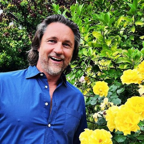 Martin Henderson Selfie, Martin Henderson, Actor Gerard Butler, Long Haircut, Virgin River, Stop And Smell The Roses, Apple Gift Card, Keanu Charles Reeves, Smell The Roses